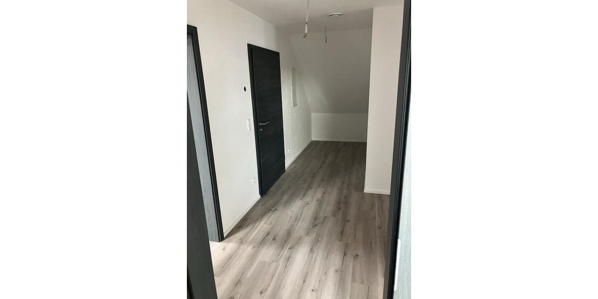 Dachgeschoßwohnung Mutlangen - 3.5 Zimmer, 120 m&sup2;, 1.100&euro; | Angebot:26029521