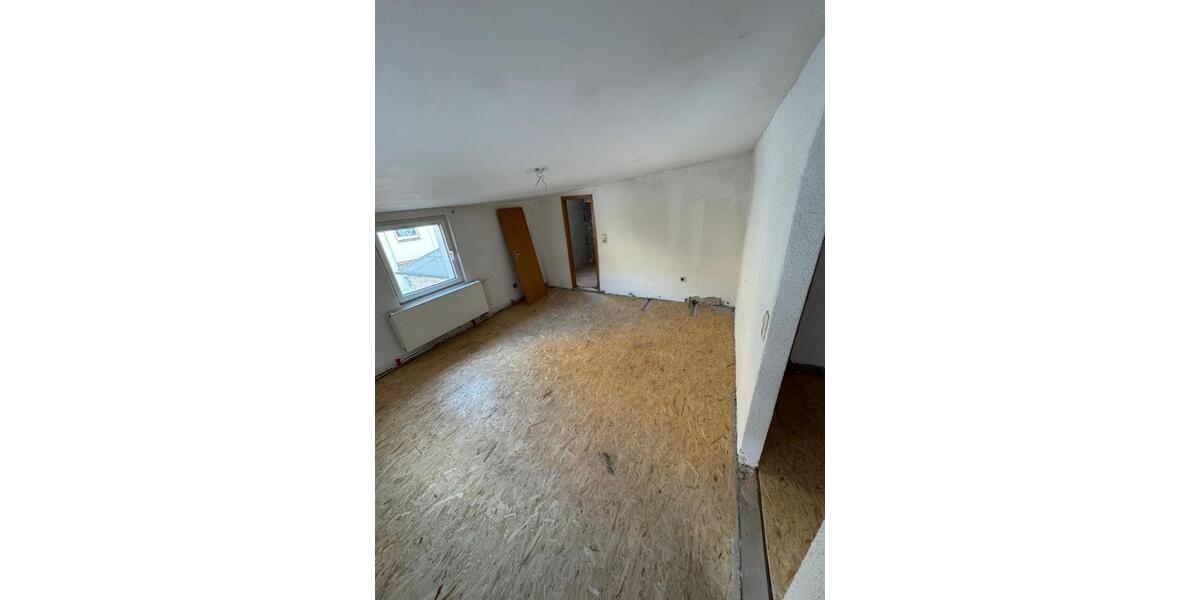 Reihenhaus Ostfildern - 7 Zimmer, 180 m&sup2;, 92.000&euro; | Angebot:24828041