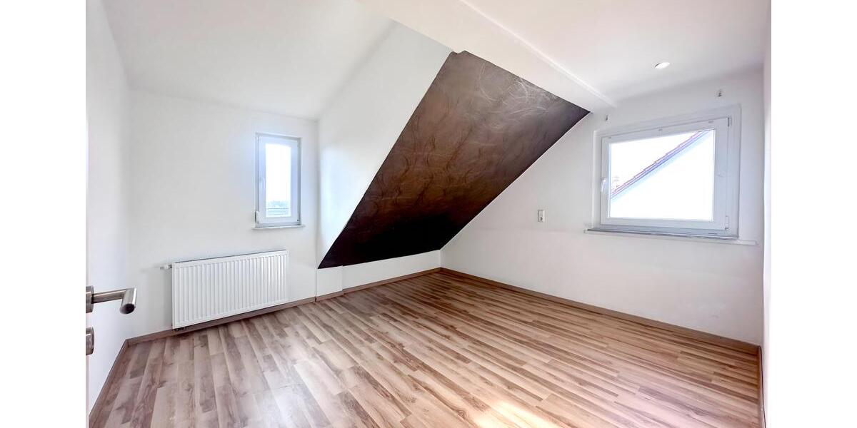 Dachgeschoßwohnung Winnenden - 4 Zimmer, 70 m&sup2;, 950&euro; | Angebot:25648717