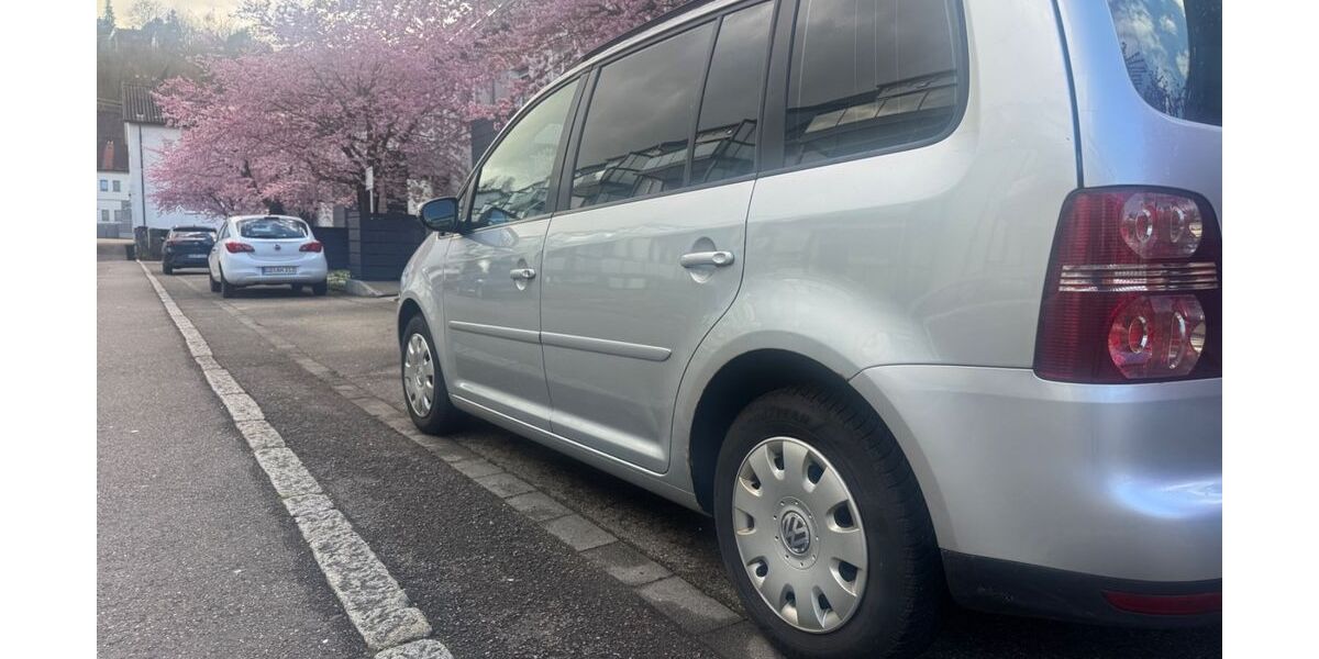 VW Touran 25.000 km 5.750 &euro; Schwäbisch Gmünd 73525