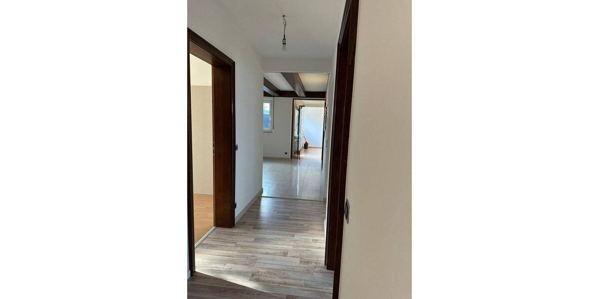 Etagenwohnung Uhingen - 4 Zimmer, 130 m&sup2;, 1.500&euro; | Angebot:26237436
