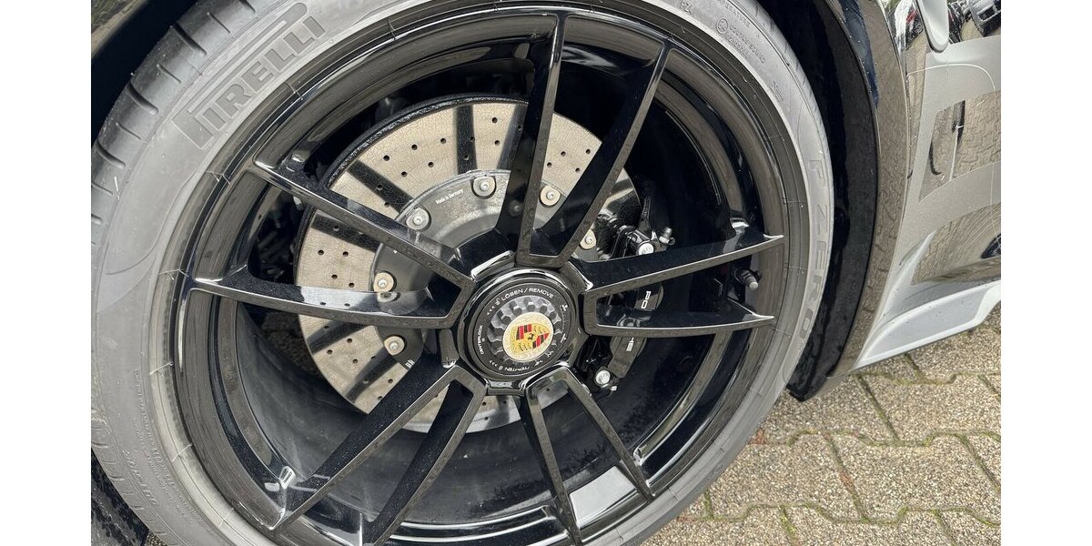 Porsche 992 Turbo S Cabriolet Keramik Sportabg alles schwa 7.000 km 248.000 &euro; Schorndorf 73614