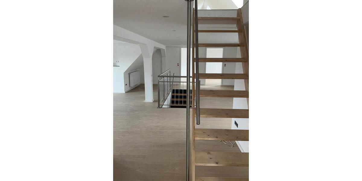 Dachgeschoßwohnung Gingen an der Fils - 4 Zimmer, 200 m&sup2;, 1.700&euro; | Angebot:25725035