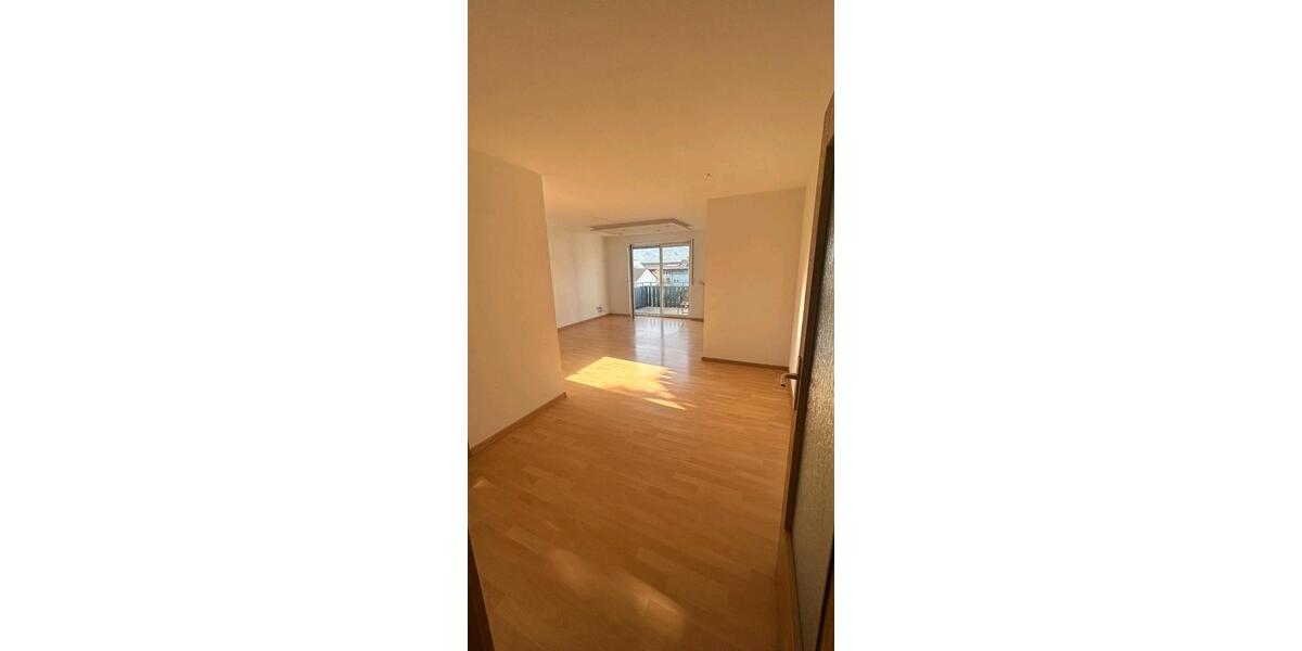 Etagenwohnung Wendlingen am Neckar - 3 Zimmer, 75 m&sup2;, 1.300&euro; | Angebot:25936818
