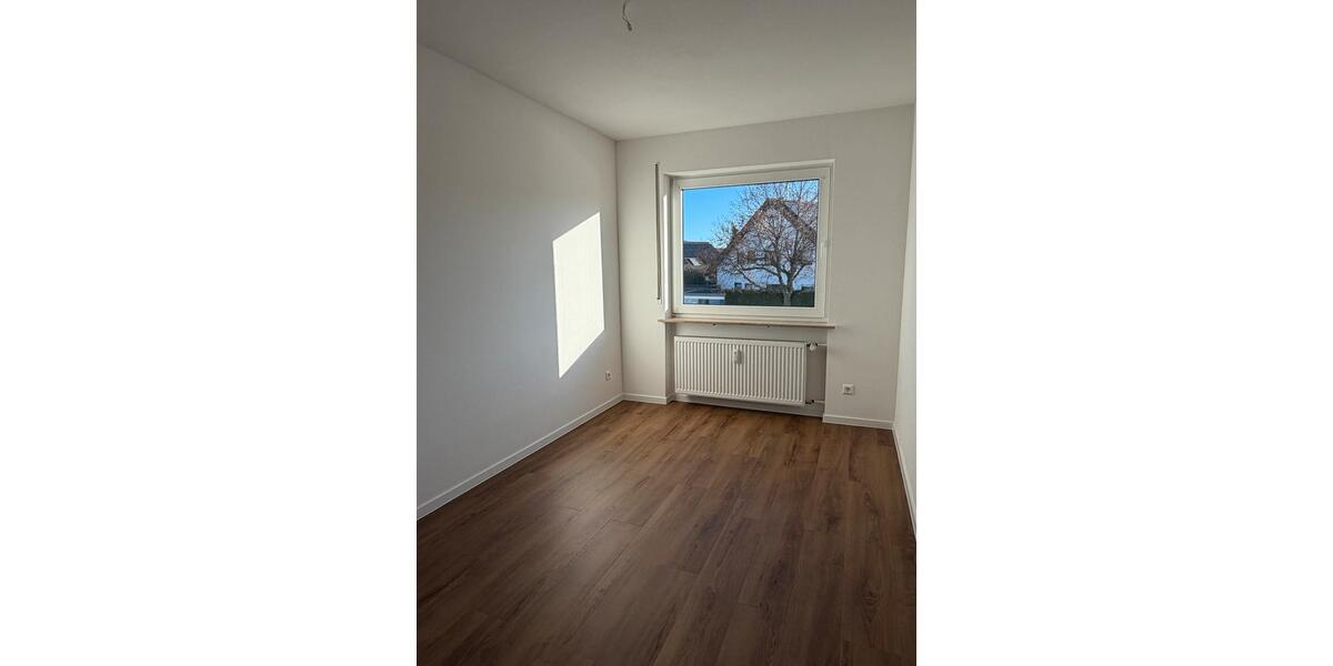 Etagenwohnung Essingen - 4 Zimmer, 92 m&sup2;, 1.250&euro; | Angebot:25298780