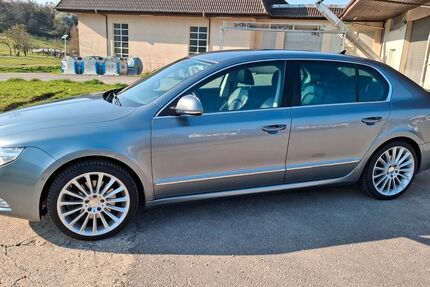 Skoda Superb 143.000 km 9.500 &euro; Weinstadt 71384