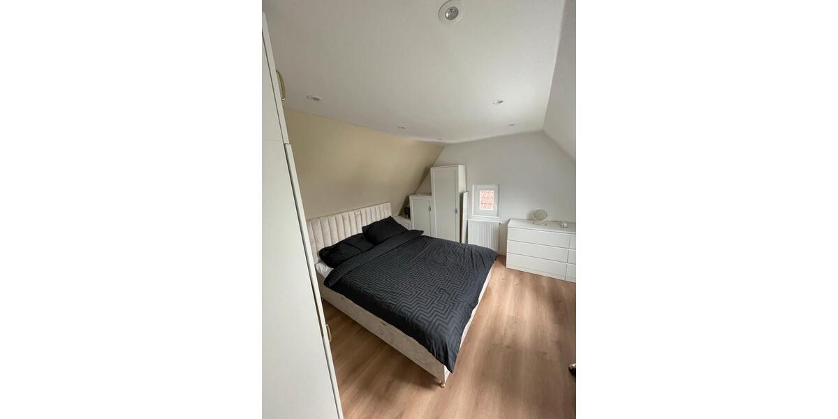 Dachgeschoßwohnung Esslingen am Neckar Oberesslingen - 2 Zimmer, 45 m&sup2;, 850&euro; | Angebot:25982365