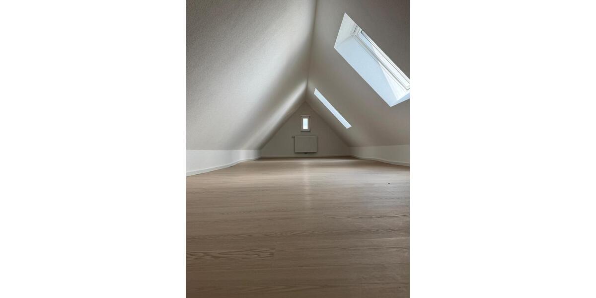 Dachgeschoßwohnung Gingen an der Fils - 4 Zimmer, 200 m&sup2;, 1.700&euro; | Angebot:25725035