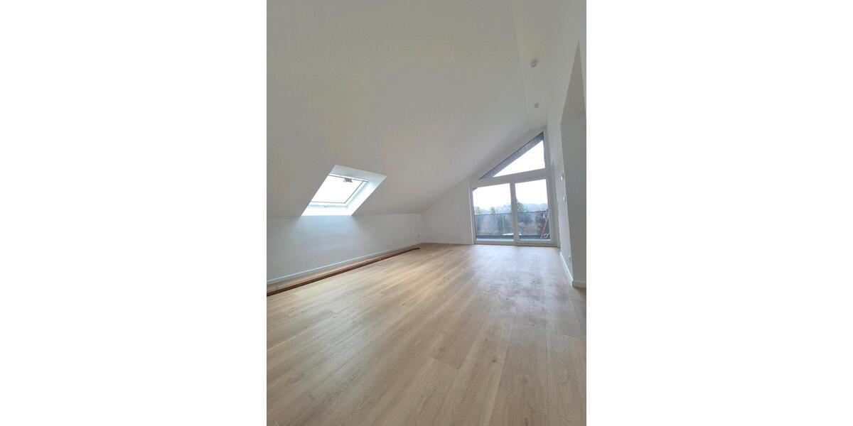 Dachgeschoßwohnung Hochdorf - 3.5 Zimmer, 101 m&sup2;, 1.300&euro; | Angebot:24857820