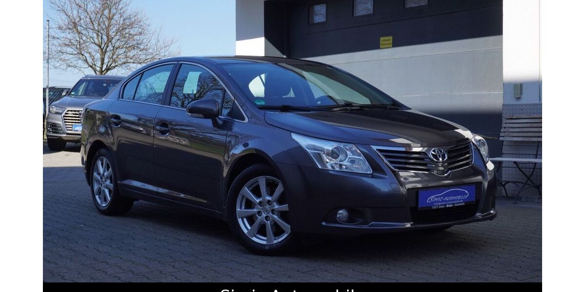Toyota Avensis 182.000 km 5.999 &euro; Owen 73277