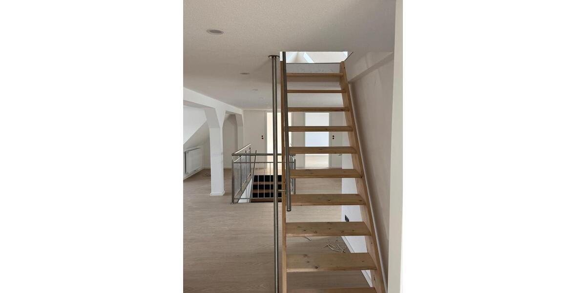 Dachgeschoßwohnung Gingen an der Fils - 4 Zimmer, 200 m&sup2;, 1.700&euro; | Angebot:25725035