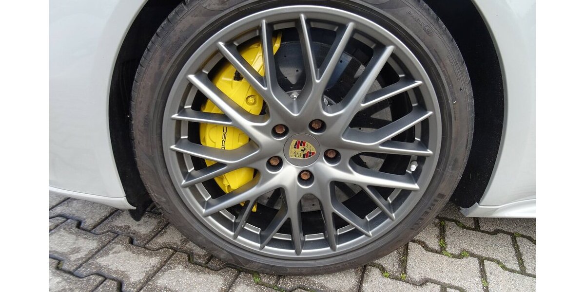 Porsche Panamera GTS Sport Turismo*Keramik,21´´Alu,Standh 148.000 km 63.850 &euro; Schorndorf 73614