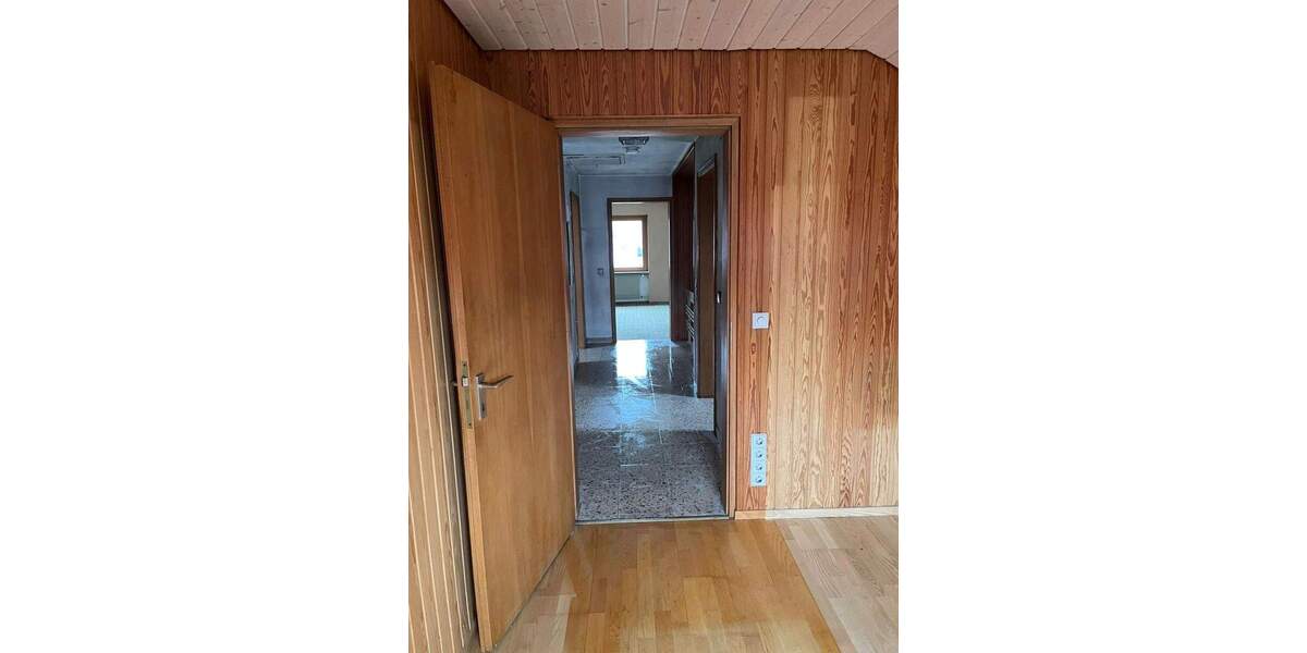 Einfamilienhaus Dettingen an der Erms - 8 Zimmer, 178 m&sup2;, 410.000&euro; | Angebot:25845877