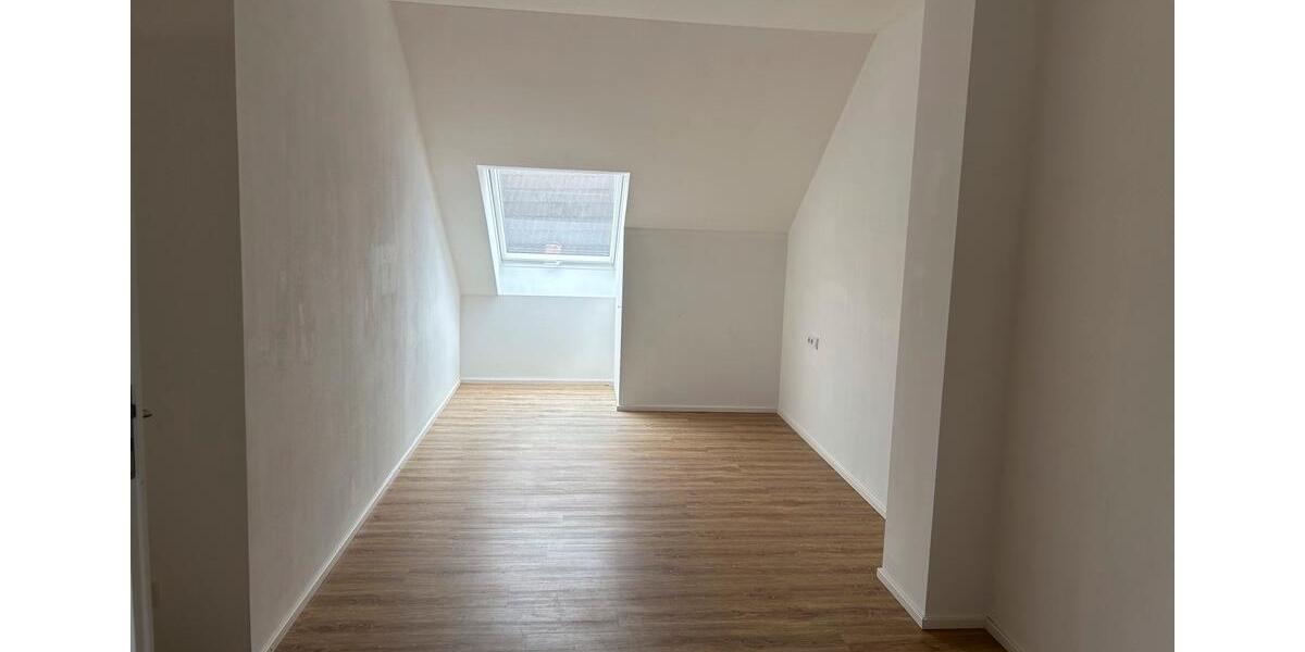 Etagenwohnung Nellingen - 4 Zimmer, 185 m&sup2;, 1.950&euro; | Angebot:24653845