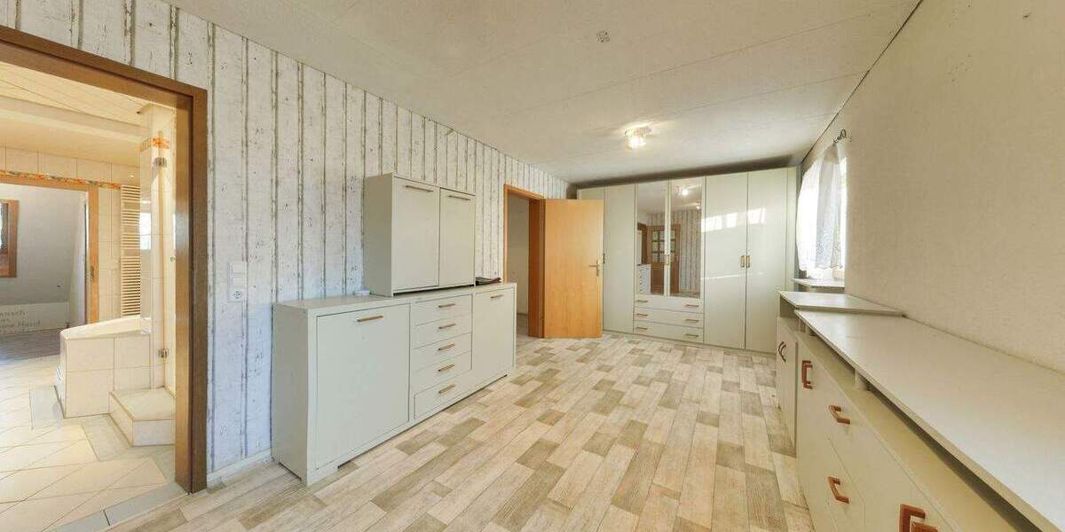 Einfamilienhaus Dettingen an der Erms - 8 Zimmer, 218 m&sup2;, 415.000&euro; | Angebot:25801626