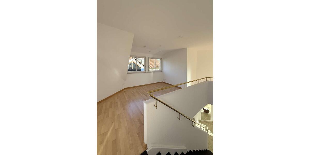 Einfamilienhaus Nürtingen - 5.5 Zimmer, 175 m&sup2;, 2.500&euro; | Angebot:24571134