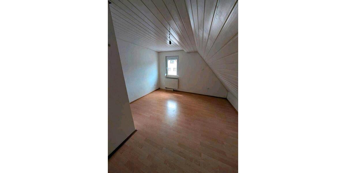 Etagenwohnung Lenningen - 7 Zimmer, 147 m&sup2;, 1.499&euro; | Angebot:26581342