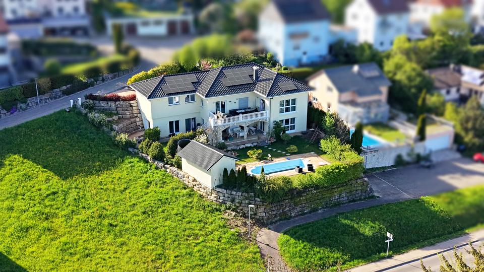 Villa Göppingen Bruckwasen - 7 Zimmer, 206 m&sup2;, 3.500&euro; | Angebot:26566211