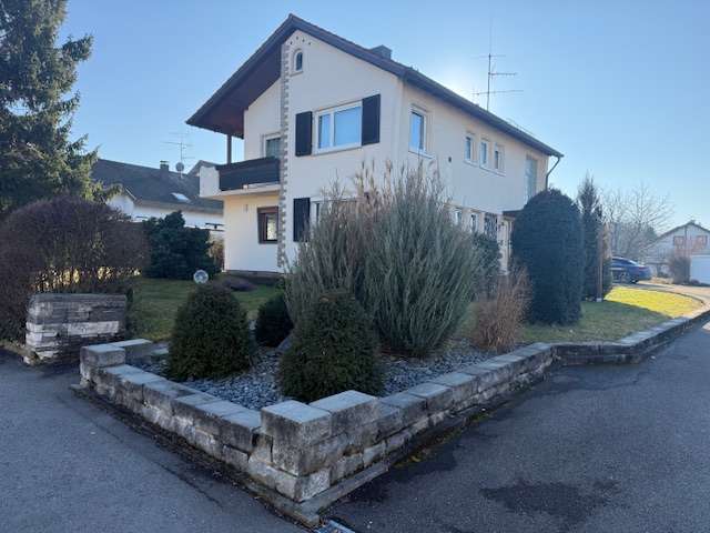 Einfamilienhaus Nürtingen - 6.5 Zimmer, 160 m&sup2;, 690.000&euro; | Angebot:25789062