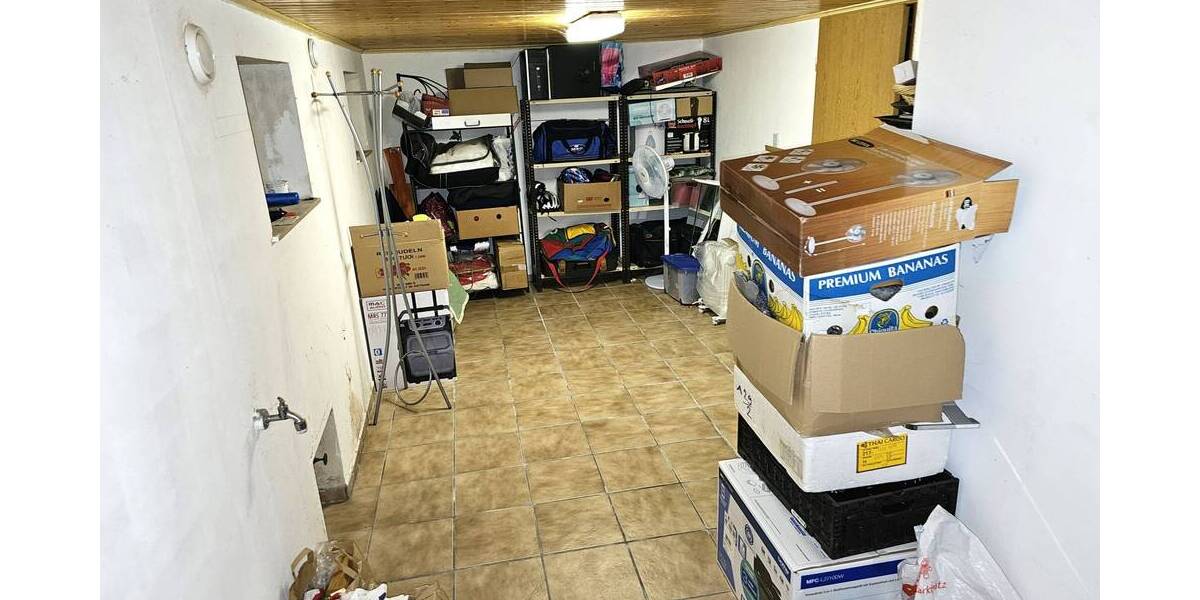 Etagenwohnung Laichingen Feldstetten - 7 Zimmer, 202 m&sup2;, 299.000&euro; | Angebot:25695100