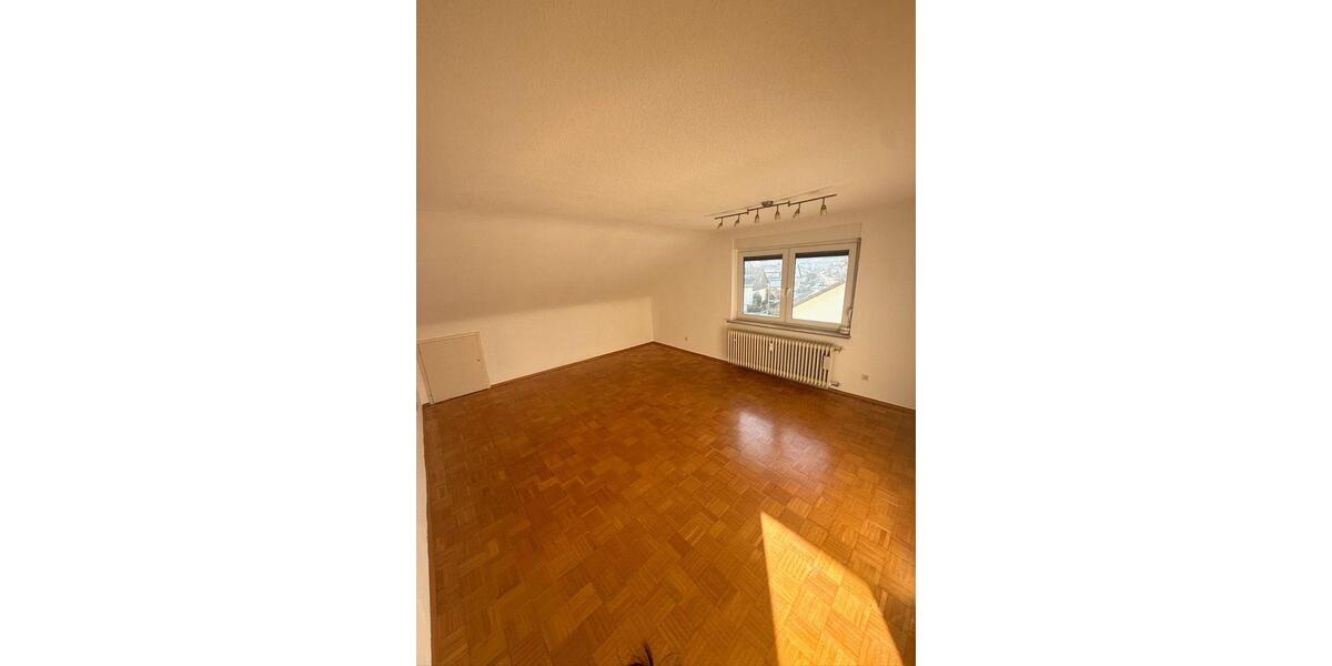 Dachgeschoßwohnung Kuchen - 3.5 Zimmer, 63 m&sup2;, 650&euro; | Angebot:25963154