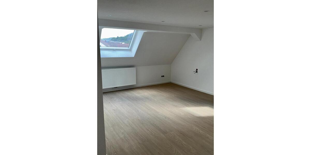 Dachgeschoßwohnung Gingen an der Fils - 4 Zimmer, 200 m&sup2;, 1.700&euro; | Angebot:25725035