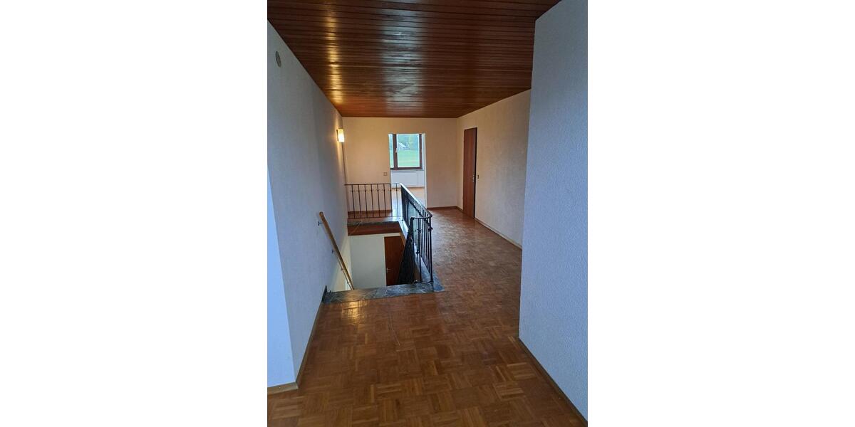 Villa Laichingen - 11 Zimmer, 318 m&sup2;, 2.400&euro; | Angebot:27623338
