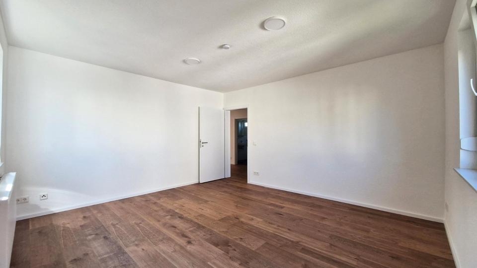 Hochparterre Esslingen am Neckar - 4 Zimmer, 90 m&sup2;, 1.450&euro; | Angebot:27594524