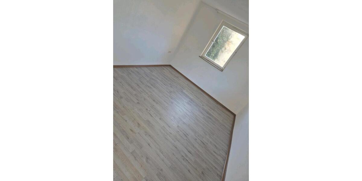 Etagenwohnung Bad Urach - 3 Zimmer, 80 m&sup2;, 1.000&euro; | Angebot:27570396