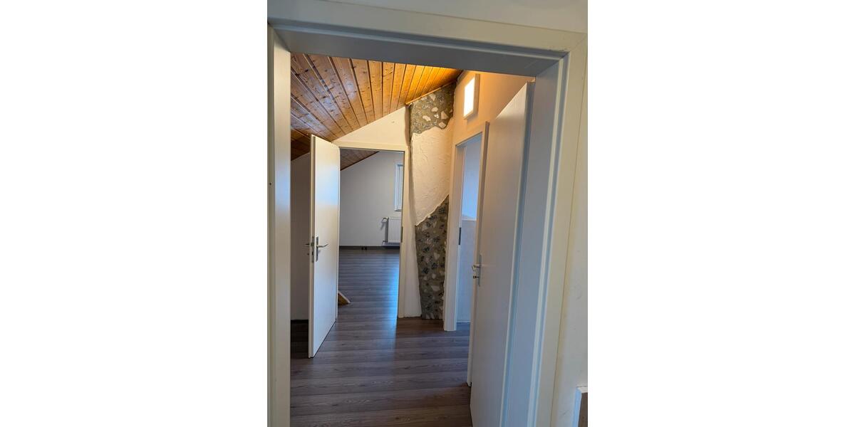 Dachgeschoßwohnung Mühlhausen im Täle - 4 Zimmer, 80 m&sup2;, 900&euro; | Angebot:25100862