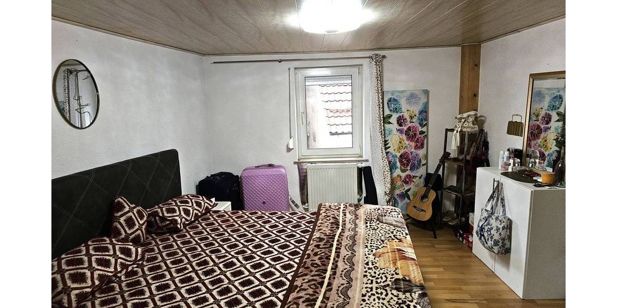Etagenwohnung Laichingen Feldstetten - 7 Zimmer, 202 m&sup2;, 299.000&euro; | Angebot:25695100