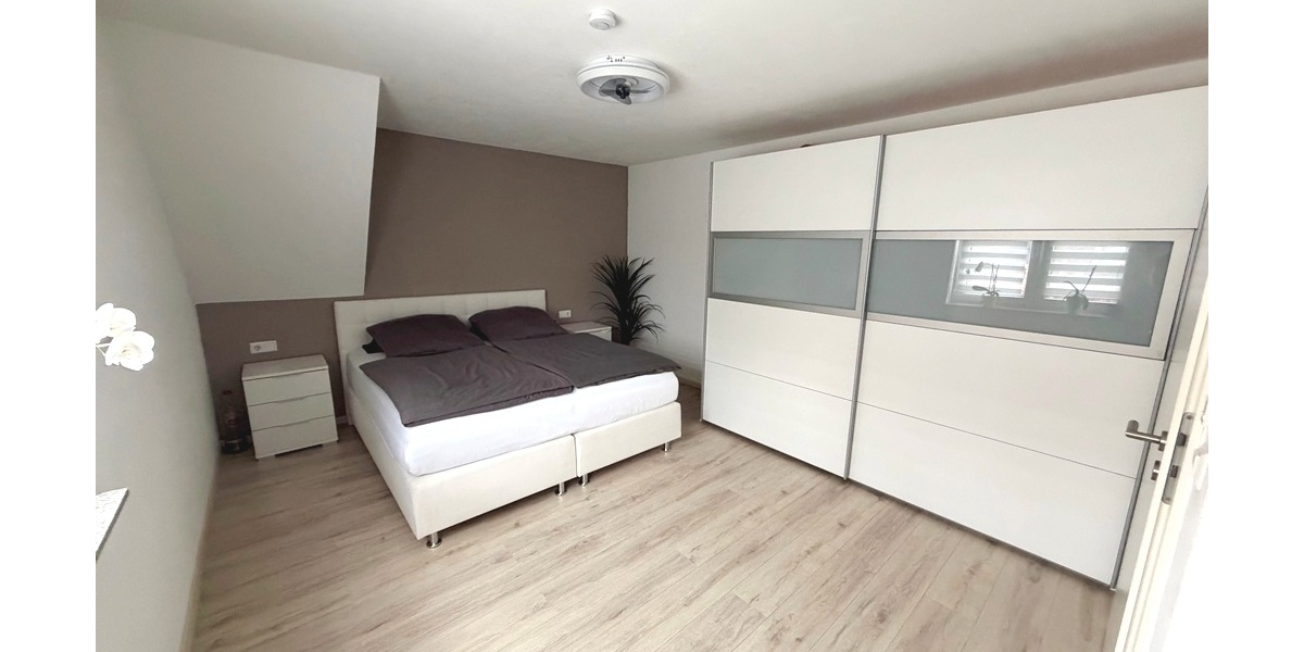 Urbanes Wohnen in Uhingen: Großzügige 4,5-Zi.-OG-ETW in bester Lage - 4.5 Uhingen Uhingen | Angebot:25999635