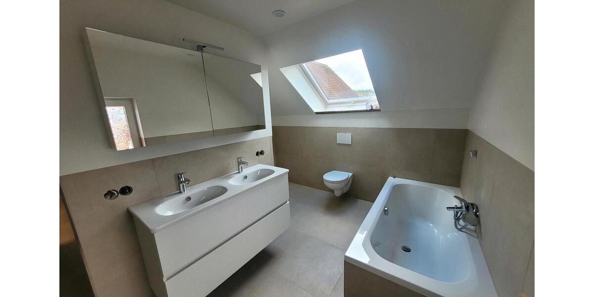 Dachgeschoßwohnung Winterbach - 4 Zimmer, 142 m&sup2;, 1.500&euro; | Angebot:25963187