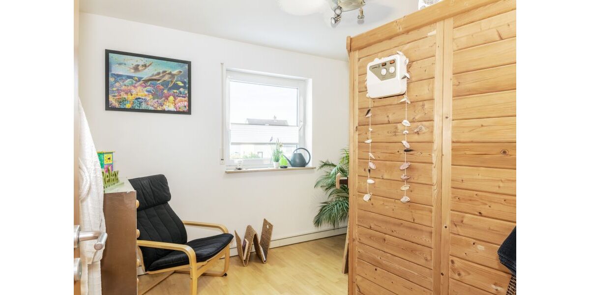 Provisionsfrei* Moderne, großzügige Doppelhaushälfte mit Einliegerwohnung, Garten, Carport, Solaranlage, Sauna & Jacuzzi, bezugsfrei - Doppelhaushälfte Uhingen | Angebot:27685704