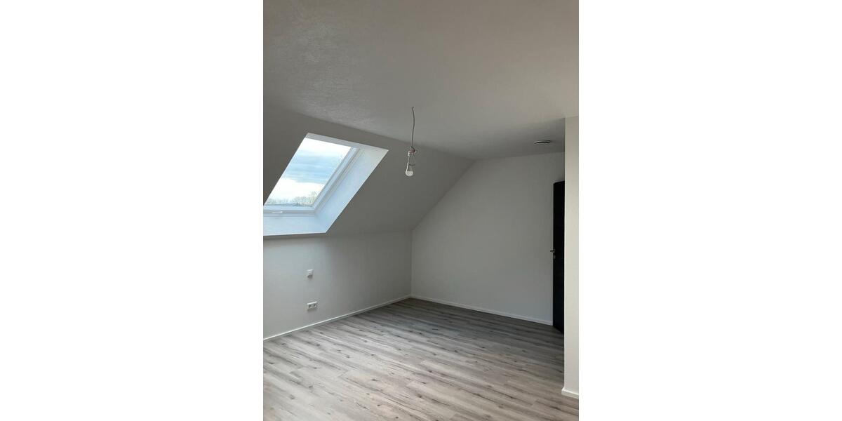 Dachgeschoßwohnung Mutlangen - 3.5 Zimmer, 120 m&sup2;, 1.100&euro; | Angebot:26029521