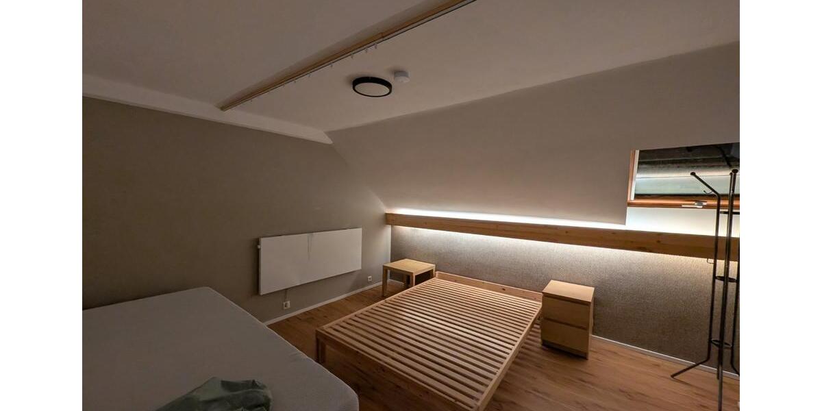 Dachgeschoßwohnung Laichingen - 3.5 Zimmer, 81 m&sup2;, 1.200&euro; | Angebot:25989323