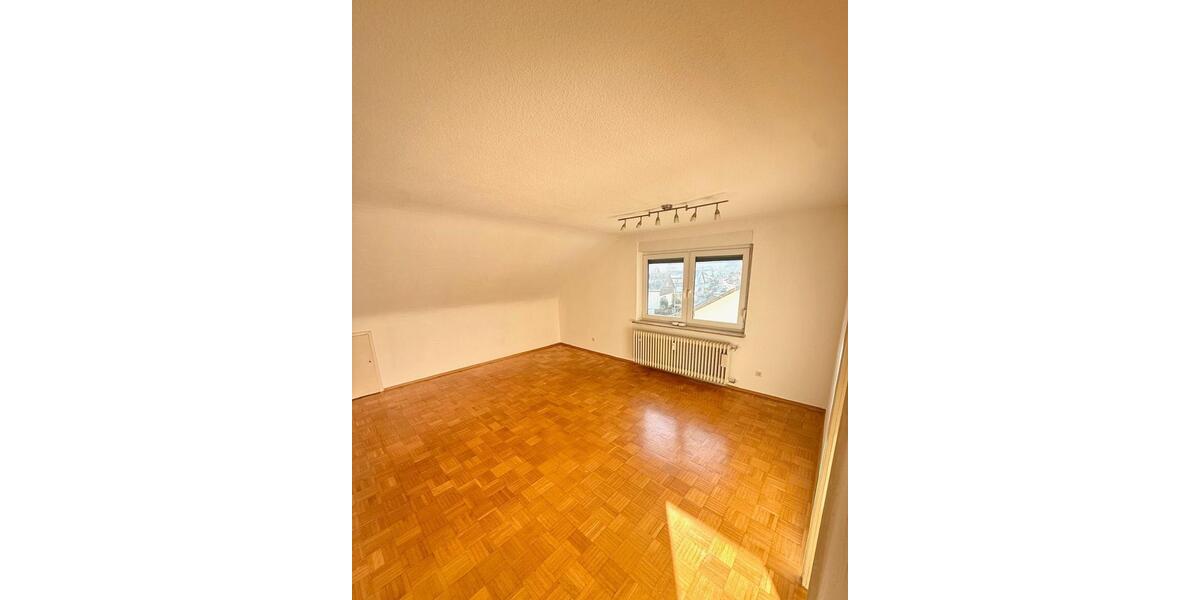 Dachgeschoßwohnung Kuchen - 3.5 Zimmer, 63 m&sup2;, 650&euro; | Angebot:25963154