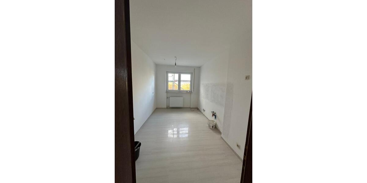 Erdgeschoßwohnung Uhingen - 4 Zimmer, 120 m&sup2;, 1.700&euro; | Angebot:25719333