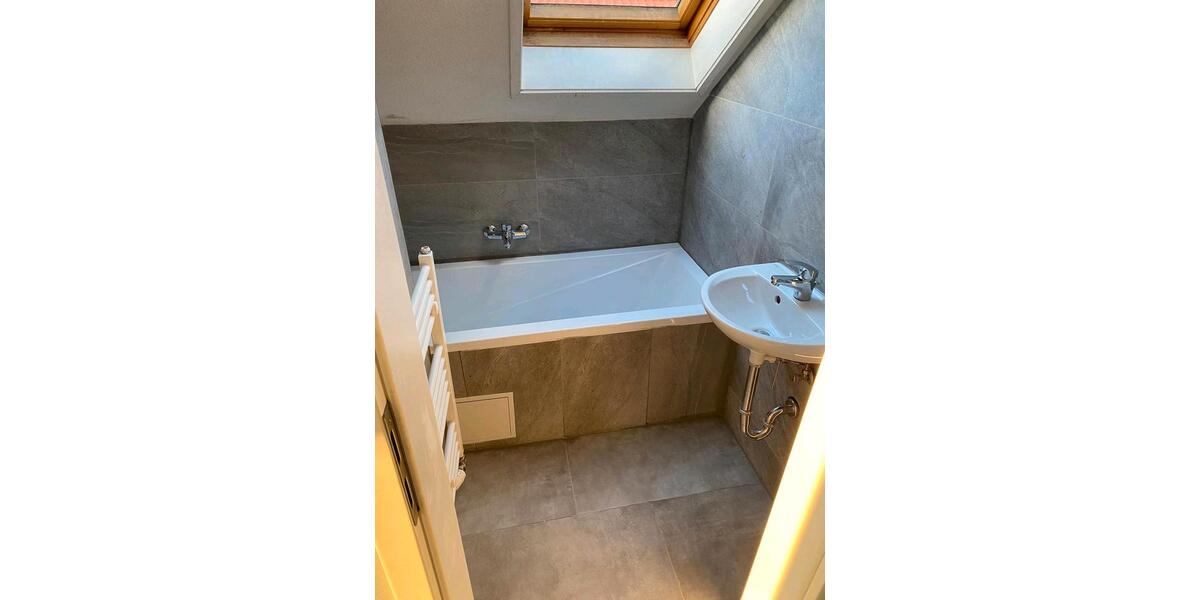 Dachgeschoßwohnung Remshalden - 3 Zimmer, 70 m&sup2;, 850&euro; | Angebot:25064648