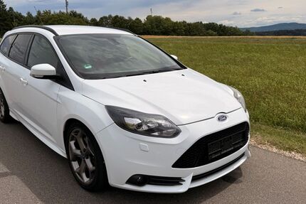 Ford Focus 85.000 km 12.999 &euro; Uhingen 73066