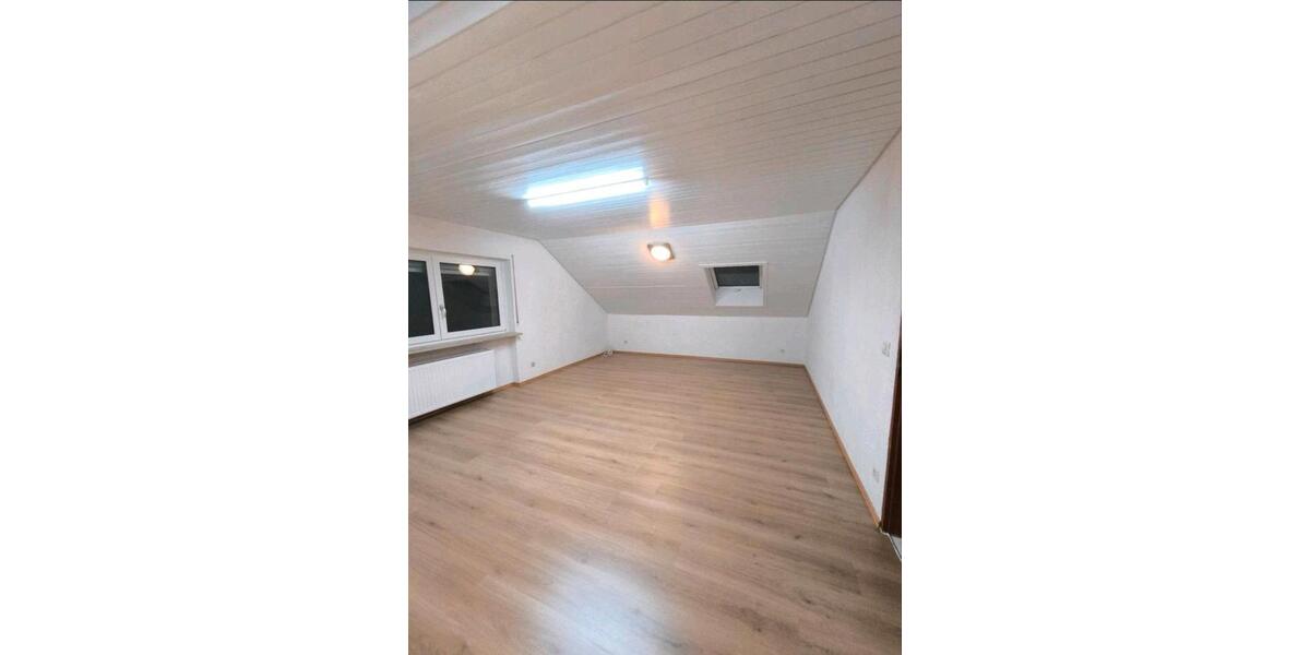 Dachgeschoßwohnung Göppingen Bruckwasen - 3 Zimmer, 75 m&sup2;, 925&euro; | Angebot:25022176