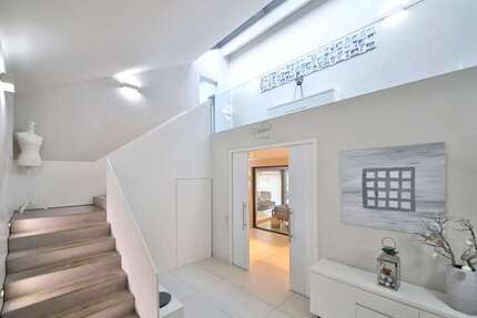 Haus Esslingen am Neckar - 7.5 Zimmer, 400 m&sup2;, 2.490.000&euro; | Angebot:25085053