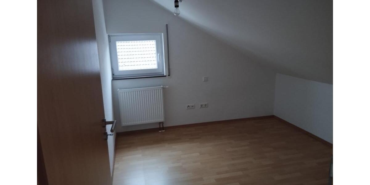 Dachgeschoßwohnung Täferrot - 3 Zimmer, 85 m&sup2;, 850&euro; | Angebot:26049607