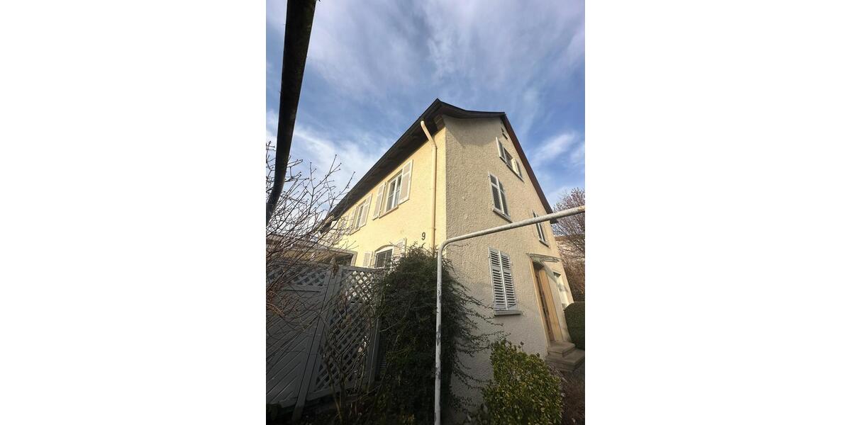 Dachgeschoßwohnung Nürtingen - 4 Zimmer, 69 m&sup2;, 960&euro; | Angebot:25966479