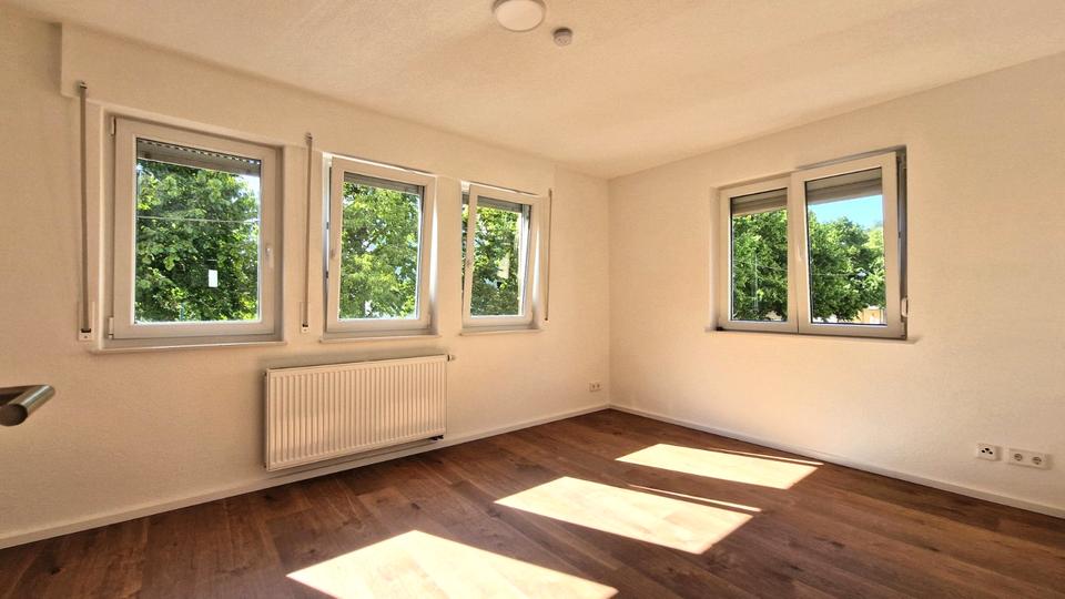 Hochparterre Esslingen am Neckar - 4 Zimmer, 90 m&sup2;, 1.450&euro; | Angebot:27594524