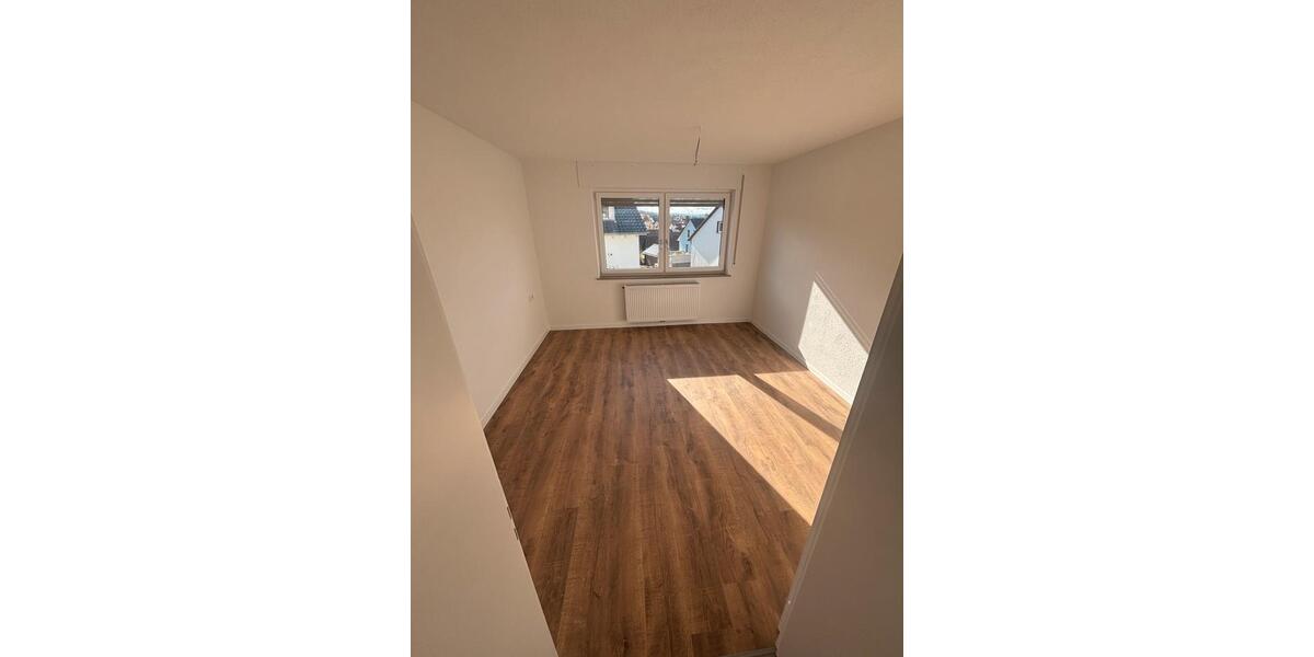Etagenwohnung Wäschenbeuren - 4 Zimmer, 90 m&sup2;, 990&euro; | Angebot:25332661