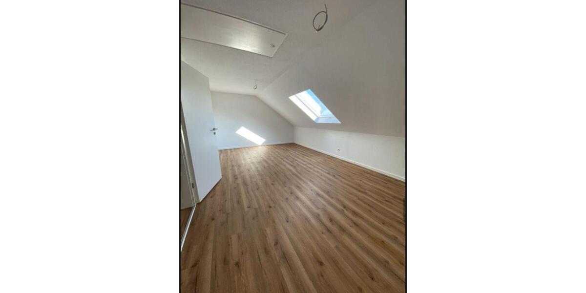 Dachgeschoßwohnung Grabenstetten - 2 Zimmer, 90 m&sup2;, 700&euro; | Angebot:25507808