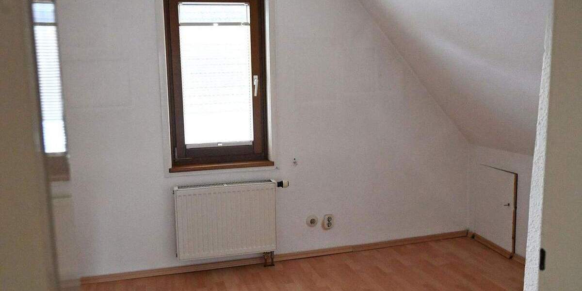 Einfamilienhaus Bad Urach - 5 Zimmer, 143 m&sup2;, 375.000&euro; | Angebot:25804260