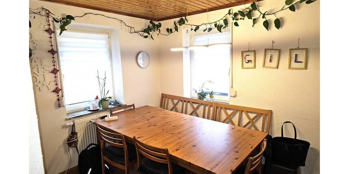 Etagenwohnung Laichingen Feldstetten - 7 Zimmer, 202 m&sup2;, 299.000&euro; | Angebot:25695100