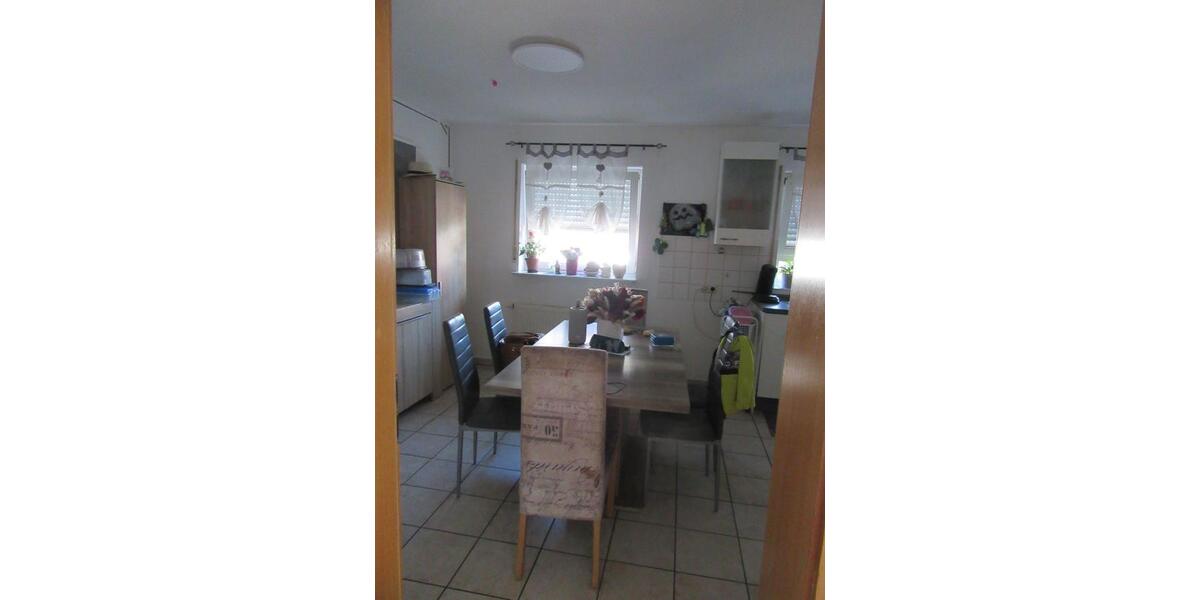 Provisionsfrei* Doppelhaushälfte mit zwei separaten Wohneinheiten, Stellplätzen, Balkon und Terrasse - Zweifamilienhaus Göppingen Faurndau | Angebot:26961593